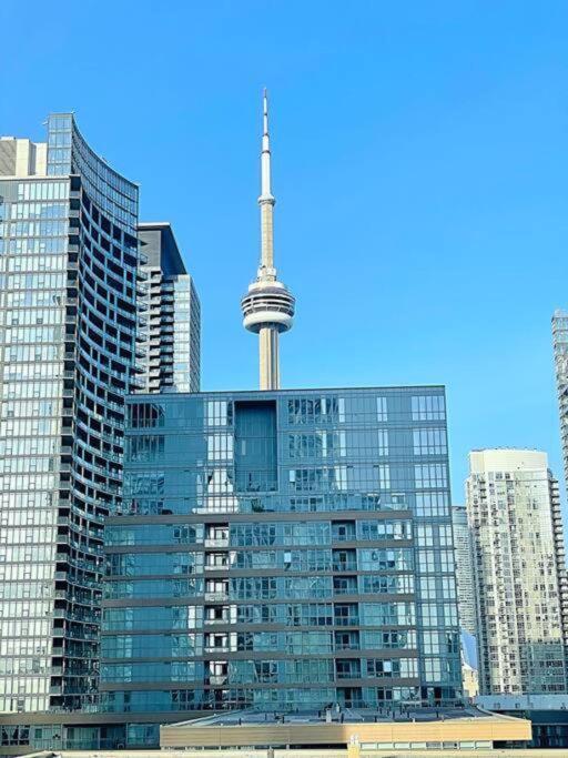 Stunning Luxurious Lakeview Condo By Cn Tower Toronto Bagian luar foto