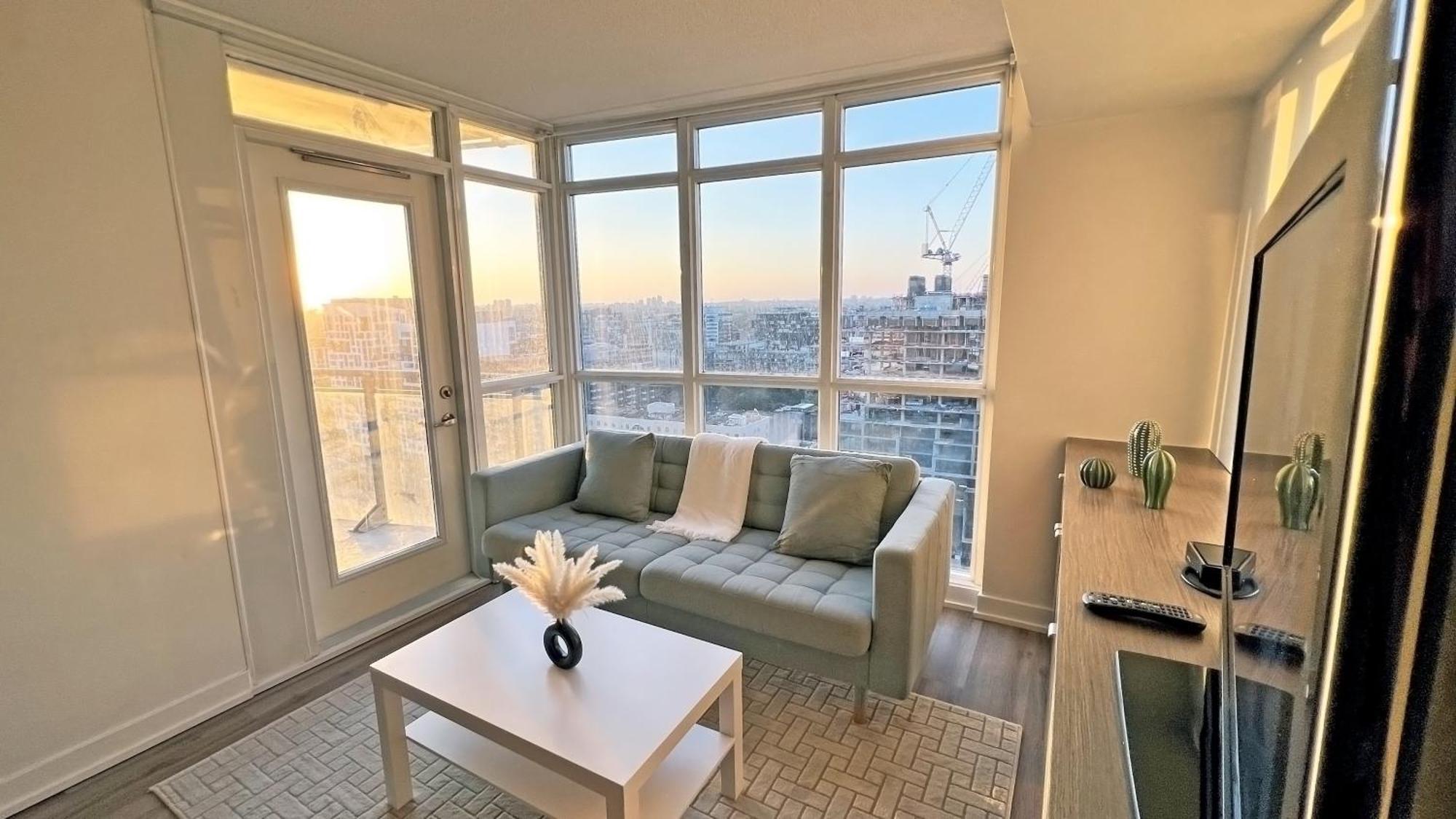 Stunning Luxurious Lakeview Condo By Cn Tower Toronto Bagian luar foto